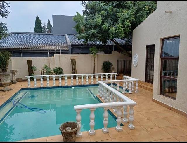 3 BEDROOM PROPERTY TO RENT IN DOWERGLEN EXT 5